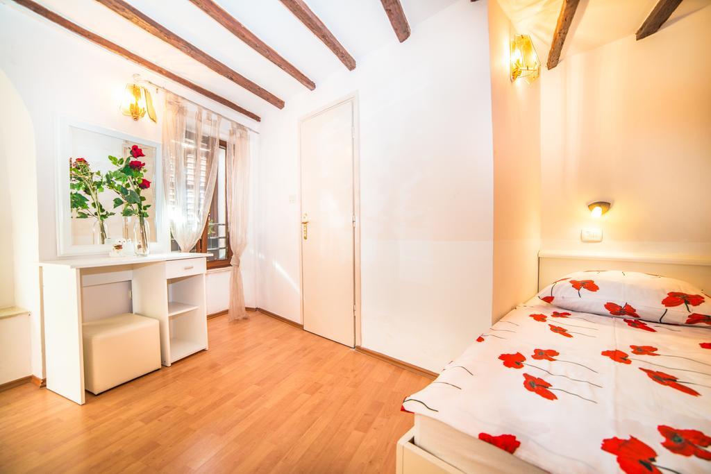 Apartments Dominik 로비니 외부 사진
