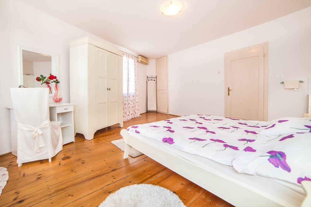 Apartments Dominik 로비니 외부 사진