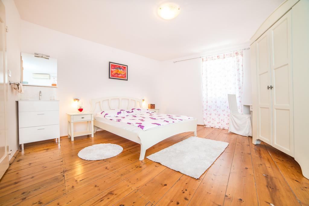 Apartments Dominik 로비니 외부 사진