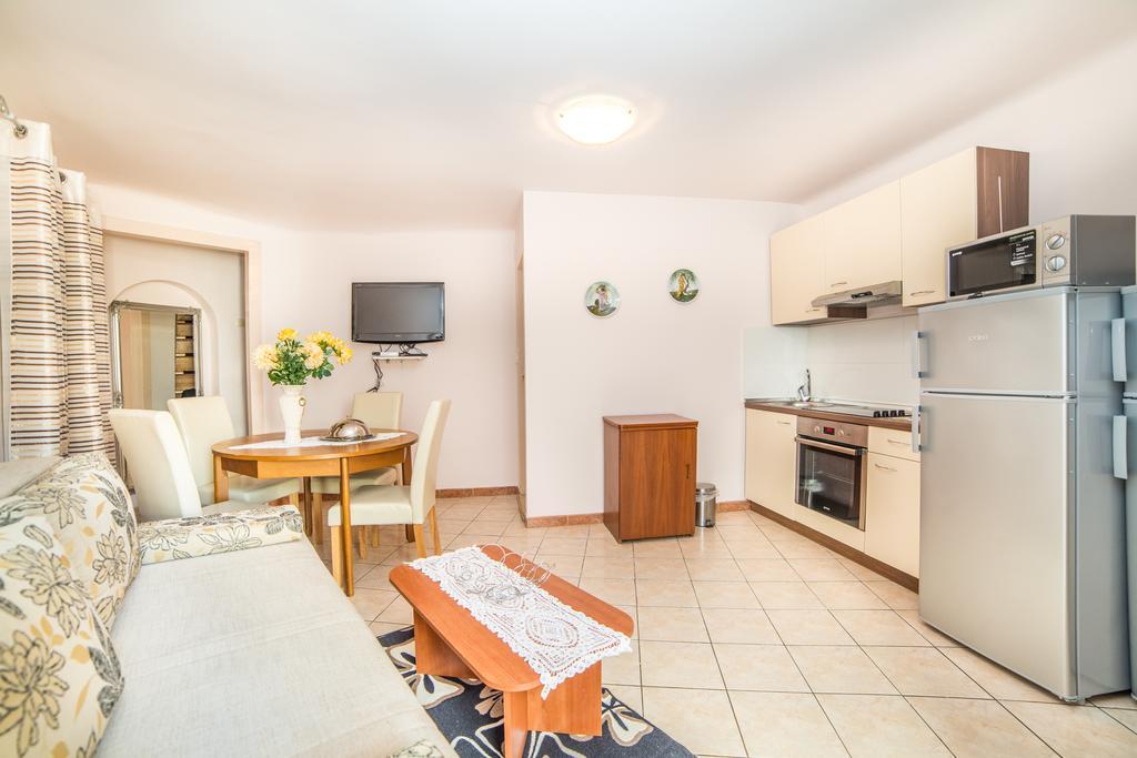 Apartments Dominik 로비니 외부 사진