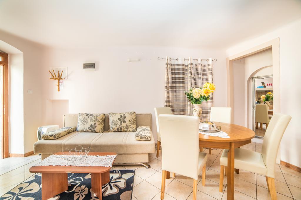 Apartments Dominik 로비니 외부 사진